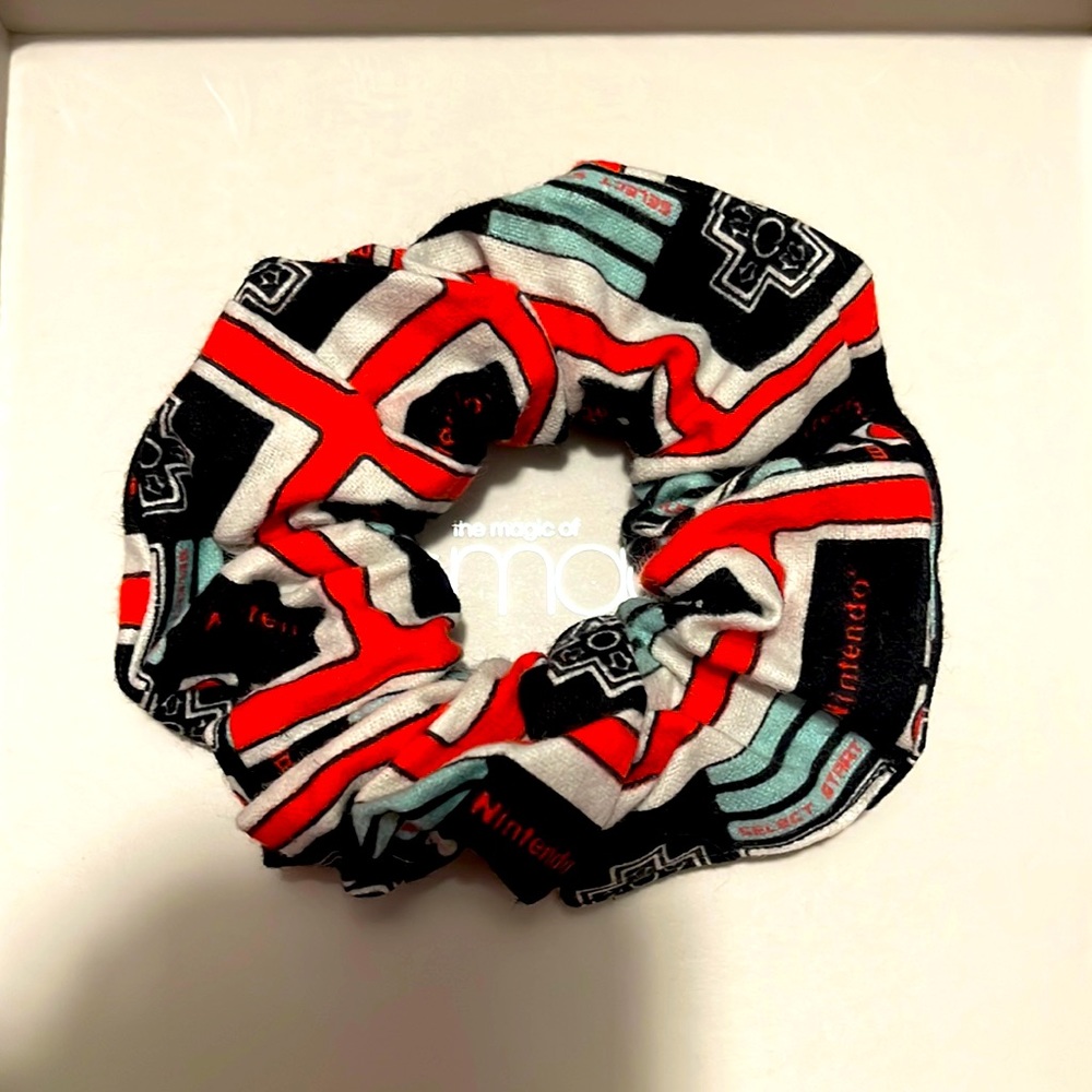 SCRUNCHIES - Picture 2 of 7